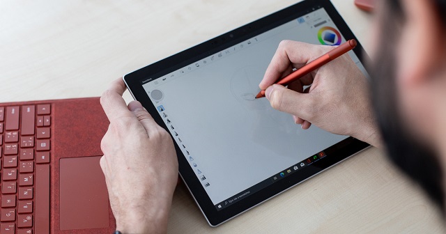 Microsoft_Surface_Pro_tablet_para_fazer_anotacoes